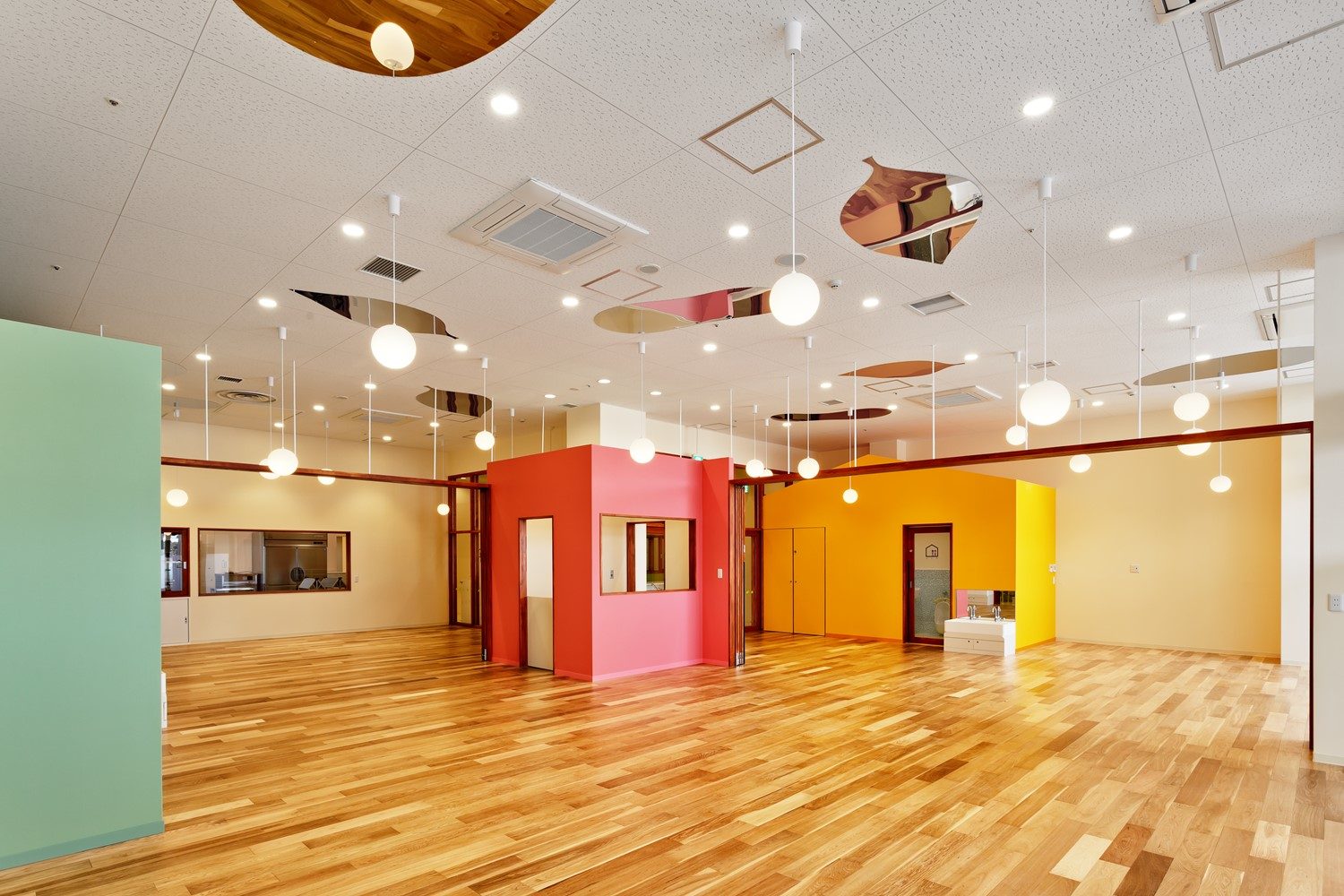モラージュこばと保育園の建具フルオープン