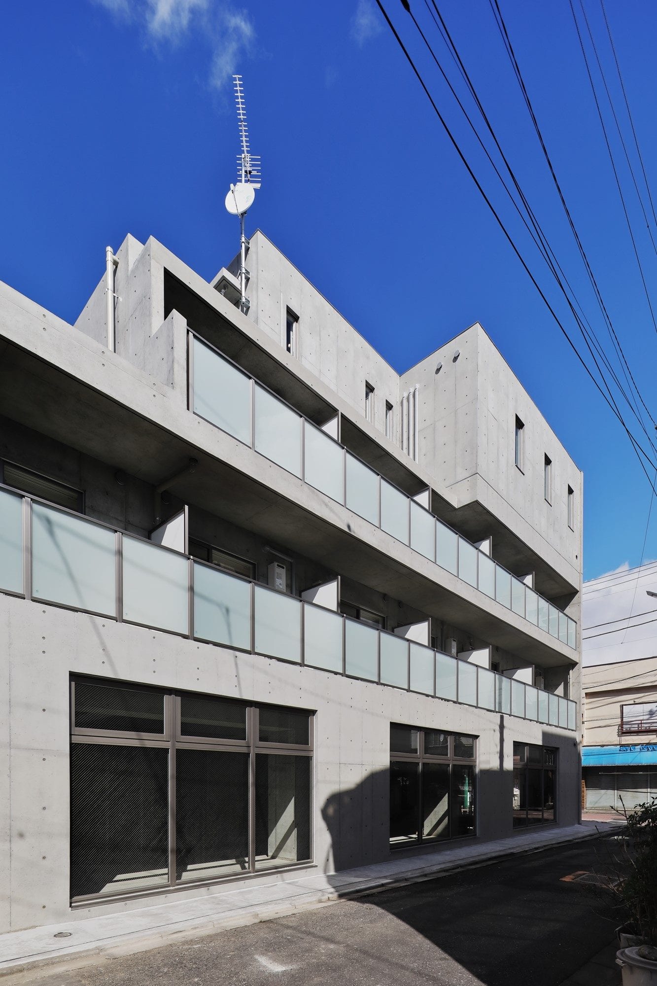 アークグレイン亀有の南側道路面(全住戸南向)