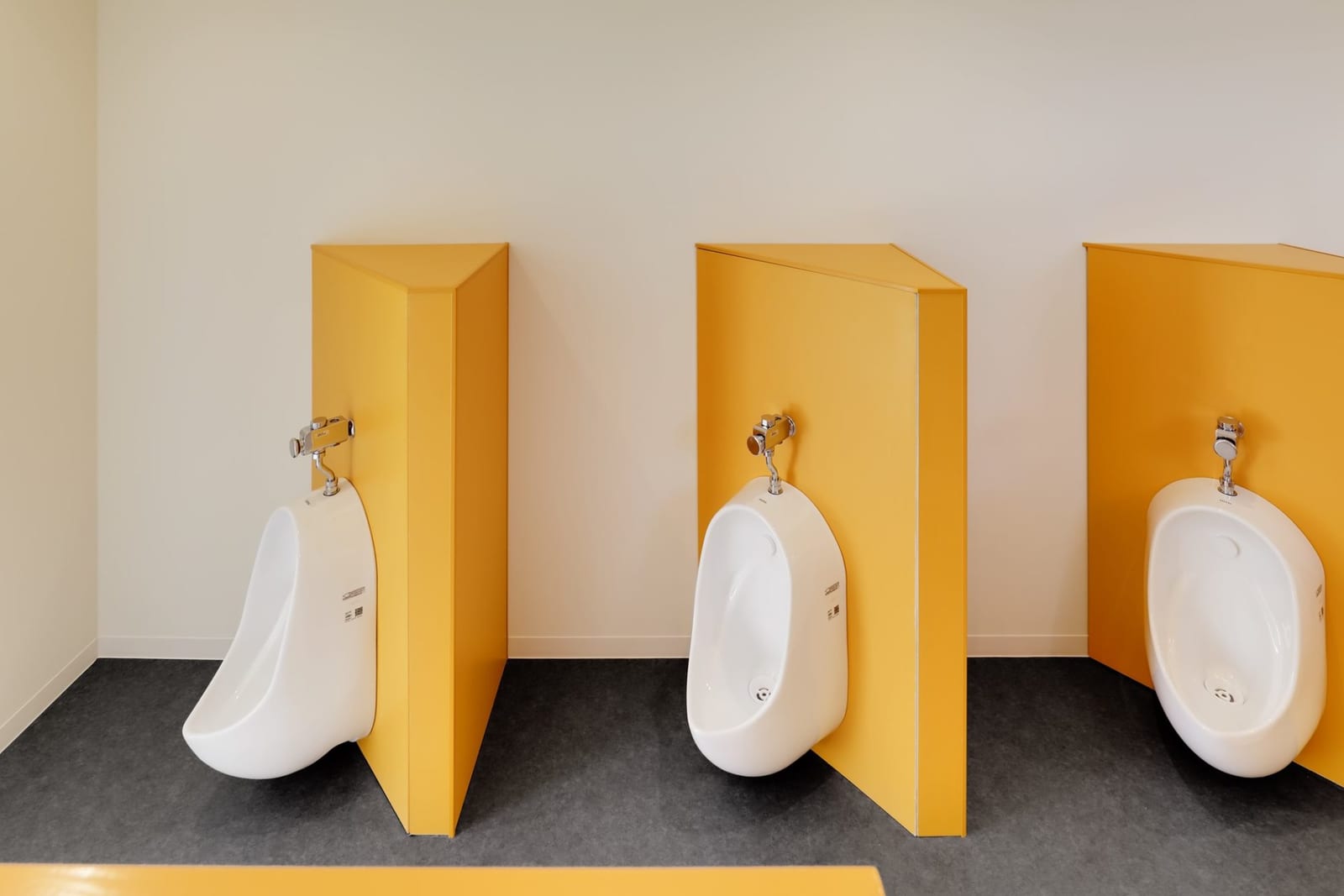 スクルドエンジェルもくし園の幼児トイレの小便器
